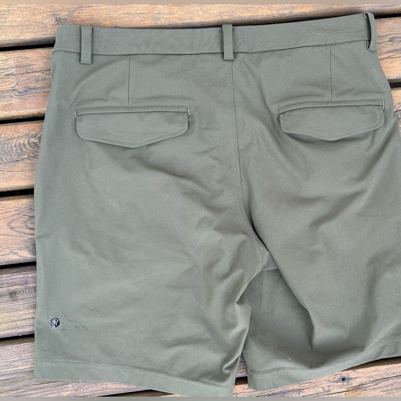 LULULEMON Commission classic fit shorts mens size 36 - Picture 3 of 10